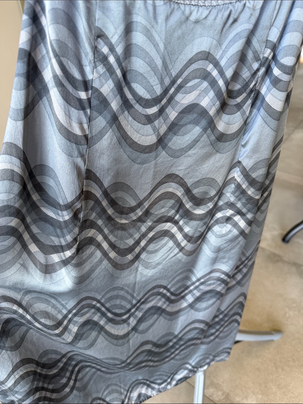 The Limited 100% silk Gray Wave-Print Silk Slip Dress neck halter size 8 - Picture 3 of 8